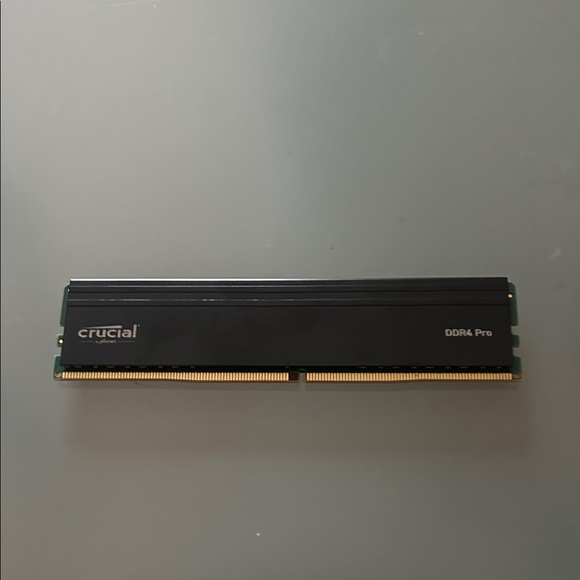 Crucial DDR4 Pro Memory Module - Black - Picture 1 of 4